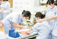目白大学 実習の様子