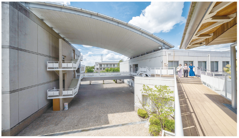 目白大学 外観