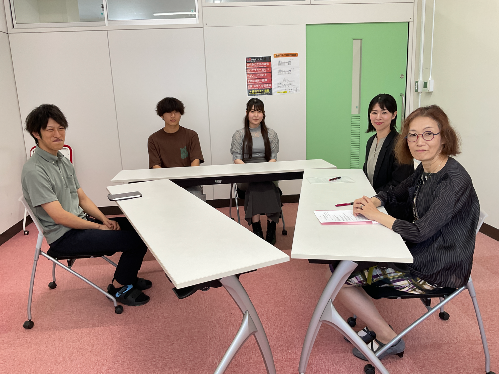 座談会の様子in B棟ゼミ室15