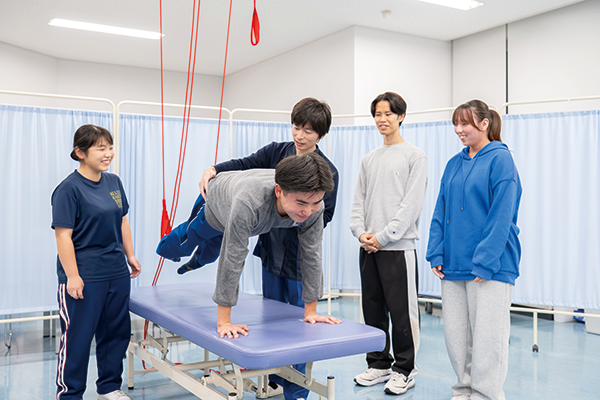 植草学園大学 生徒と講師